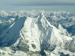 Inilah Perempuan Termuda yang Gapai 14 Puncak Gunung Tertinggi di Dunia