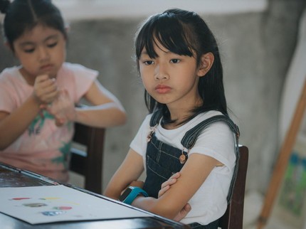 Jangan Paksa Anak Memeluk Saudara, Ini Alasannya