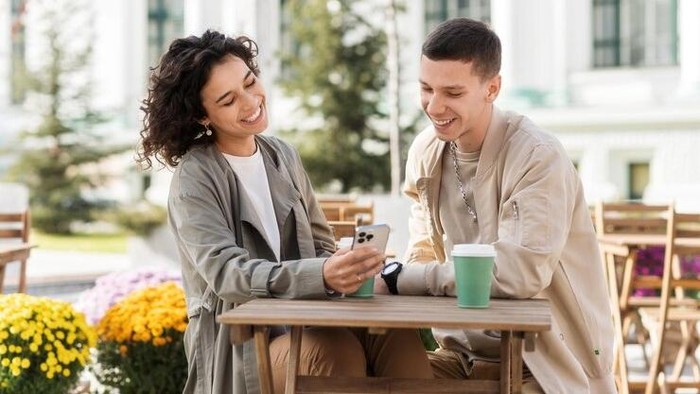 img-title Simak Tips Jalani 'Platonic Relationship' biar Hubunganmu Nggak Dipenuhi Cemburu