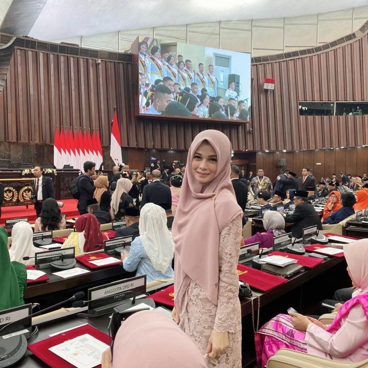 <p>Walau Jihan tak lagi berakting, basis penggemarnya masih setia. Hal ini dibuktikan dari beragam pesan dukungan yang ditulis netizen untuknya di kolom komentar unggahan Instagram. (Foto: Instagram @jihanfahirareal)<br /><br /><br /></p>