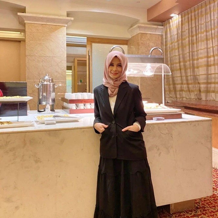 <p>Lewat akun Instagram pribadi, ia kerap membagikan momen kesibukannya sebagai wakil rakyat. "Bismillah," tulisnya di <em>caption</em>. (Foto: Instagram @jihanfahirareal)<br /><br /><br /></p>