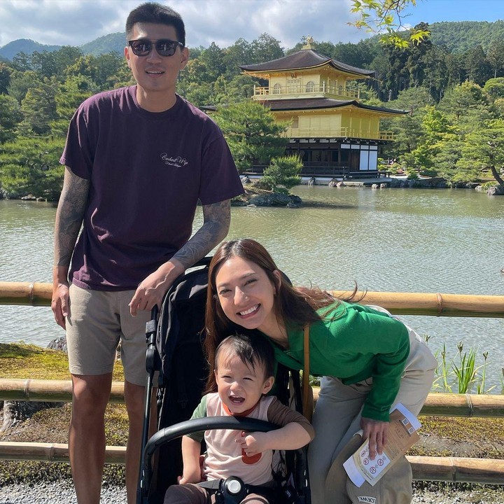 <p>Kehidupan rumah tangga Nadia tampak bahagia dan jauh dari gosip miring, Bunda. Melihat keharmonisan keluarga ini, netizen juga mendoakan agar mereka selalu diberi kesehatan. "Sehat selalu Tteh n sekeluarga," tutur akun @akbar****. (Foto: Instagram @nadsap)</p>