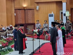 Pimpinan DPRD Surabaya Resmi Dilantik