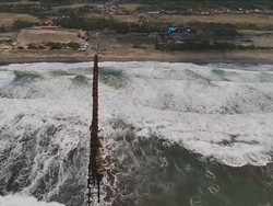 3 Insiden di Jembatan Besi Tua Tegalbuleud yang Buat 71 Nelayan Terjebak