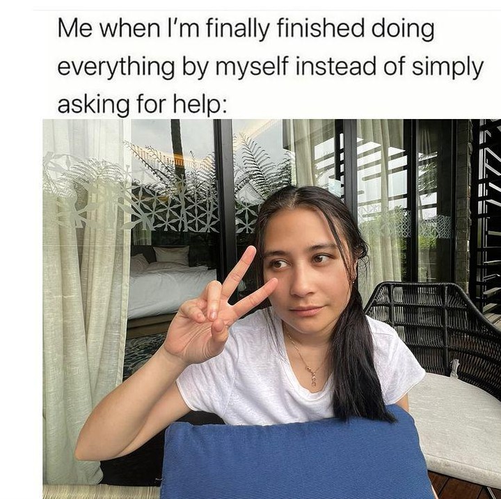 <p>Prilly lalu mengunggah fotonya saat menghabiskan waktu rebahan yang diedit dengan tulisan <em>meme</em>. Bagi Prilly, aktivitas unik di hari ulang tahunnya terasa sulit dilakukan, mengingat pekerjaannya yang cukup padat beberapa tahun terakhir. "Rasanya mahal banget ini bisa ngerasain nikmatnya tidur siang," ujarnya. (Foto: Instagram @prillylatuconsina96)</p>