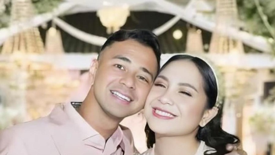 Romantis! Raffi Ahmad Beri Kue dan Ajak Nagita Slavina Makan Bareng Romantis! Raffi Ahmad Beri Kue dan Ajak Nagita Slavina Makan Bareng