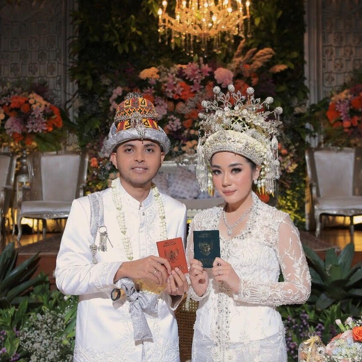 <p>Lama tak terdengar, Saskia kini disibukkan dengan peran barunya sebagai seorang istri dan Bunda dari satu anak. Saskia resmi menikah dengan Teuku Ajie pada 7 April 2019. Sejak beranjak dewasa dan menikah, Saskia memilih kehidupan di luar panggung hiburan. (Foto: Instagram @saskia_anggunch)</p>