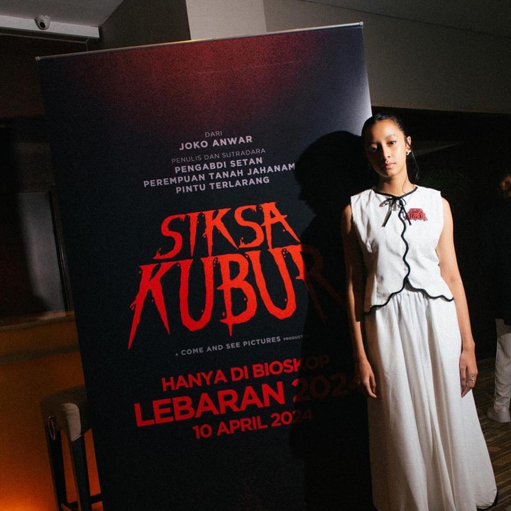 <p>Widuri juga semakin dikenal masyarakat melalui aktingnya dalam film terbaru bergenre horor yang berjudul <em>Siksa Kubur.</em> Lewat film tersebut, ia masuk dalam nominasi pemeran pendukung wanita terbaik. (Foto: Instagram@widuri.puteri)</p>