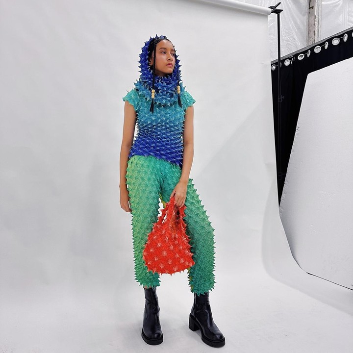 <p>Selain berakting dan menyanyi, Widuri ternyata kerap menjadi model untuk pemotretan <em>brand-brand</em> ternama. Bahkan, ia juga pernah berpartisipasi sebagai model dalam acara sebuah <em>fashion show,</em> lho. (Foto: Instagram@widuri.puteri)</p>