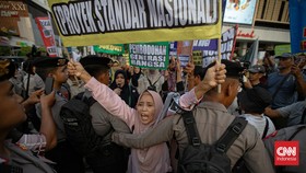 FOTO: Aksi Kritik 10 Tahun Pemerintahan Jokowi