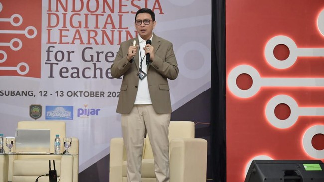 Telkom menggelar 'Indonesia Digital Learning for Great Teacher' untuk meningkatkan kompetensi 550 guru SD dan SMP di Kabupaten Subang dan sekitarnya.