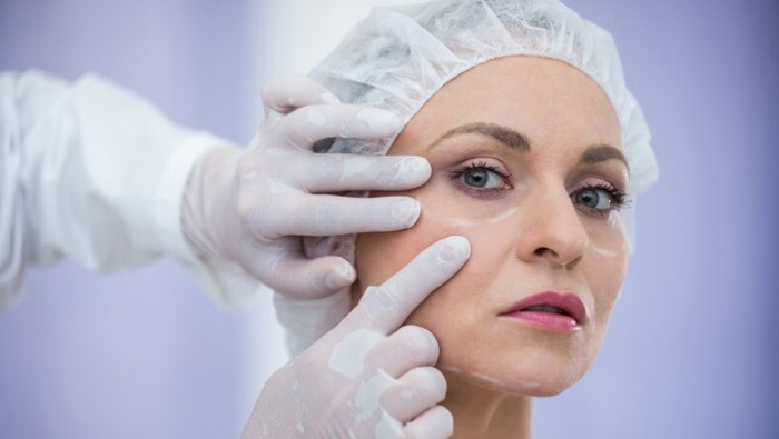 Cara Mengurangi Resiko Kerutan/Foto: freepik.com/wavebreakmedia_micro