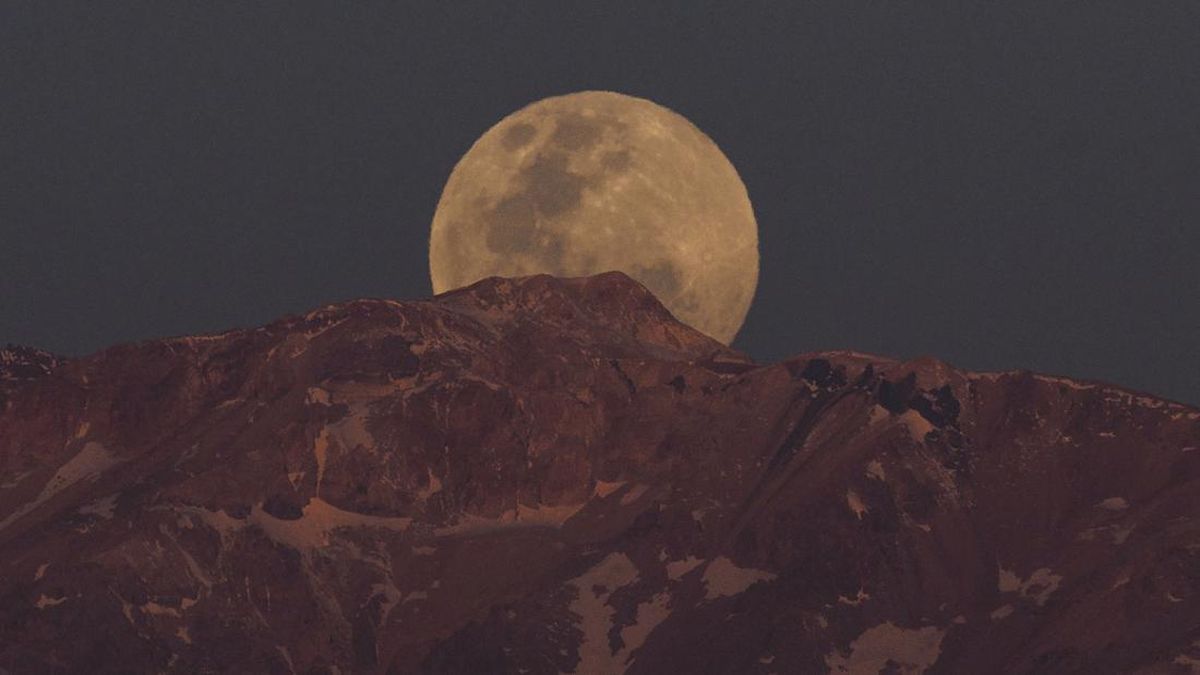 Daftar Fenomena Langit Oktober 2025, Ada Super Harvest Moon