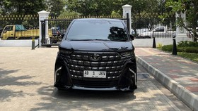 Jokowi Dapat Toyota Alphard AD 1 JKW untuk Pulang Kampung ke Solo