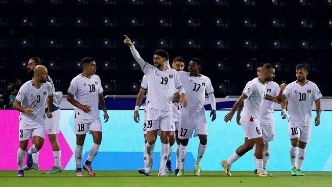 Pelatih timnas Palestina Makram Daboub masih menjaga asa untuk bisa lolos ke Piala Dunia 2026 usai bermain imbang lawan Kuwait dengan skor 2-2.