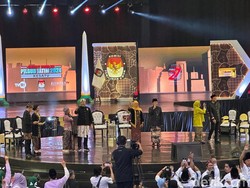 Khofifah-Emil Beber Visi Misi Jatim Maju dan Berprestasi di Debat Perdana