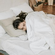 Ini 7 Penyebab Badan Tiba-tiba Menggigil Saat Tidur