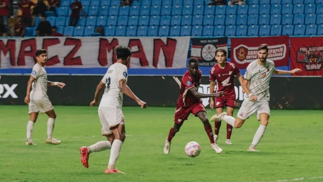 PSM Makassar menang 2-0 atas Madura United dengan susah payah dalam pertandingan pekan kedelapan Liga 1 2024/2025 di Stadion Batakan, Jumat (18/10).