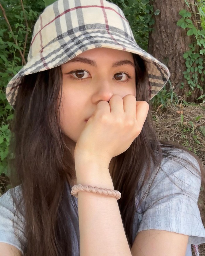 Sederet lagu dimana Olivia Marsh turut berpartisipasi sebagai komposer dan penulis lirik lagu adalah Kep1er - Shooting Star, BoA - Emptiness, dan Loosemble - Sensitive yang telah berhasil membuktikan bakat musikalitasnya/ Foto: instagram.com/livvy_marsh