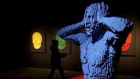 FOTO: Fan Ubah 10 Juta Lego Jadi Instalasi Seni