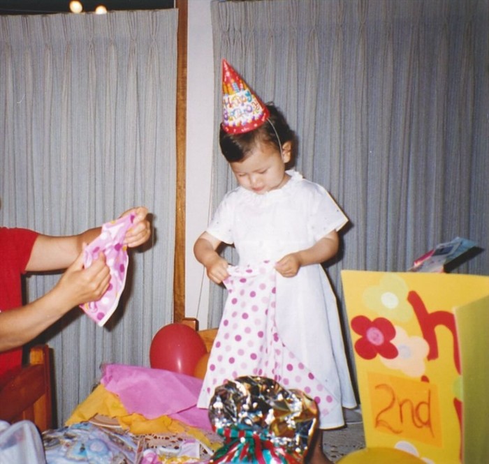 Solois yang juga memiliki nama Korea Mo Gyu Na tersebut lahir di Newcastle, Australia pada 26 September 2000 dan memiliki kewarganegaraan ganda berupa Korea dan Australia./ Foto: instagram.com/livvy_marsh