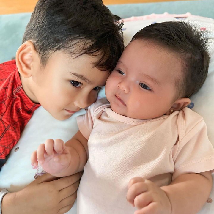 <p>Pada unggahan ini, Tengku Dewi mengatakan bahwa kedua anaknya sudah mulai uring-uringan, Bunda. Bukan tanpa alasan, Zeya dan Eshan sudah tiga minggu tidak bertemu sang Ayah. (Foto: Instagram: @tengkudewiputri_tdp)</p>
