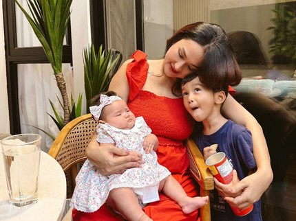 7 Potret Tengku Dewi Bersama Anak-Anaknya yang Uring-Uringan 3 Minggu Tak Bertemu Ayah