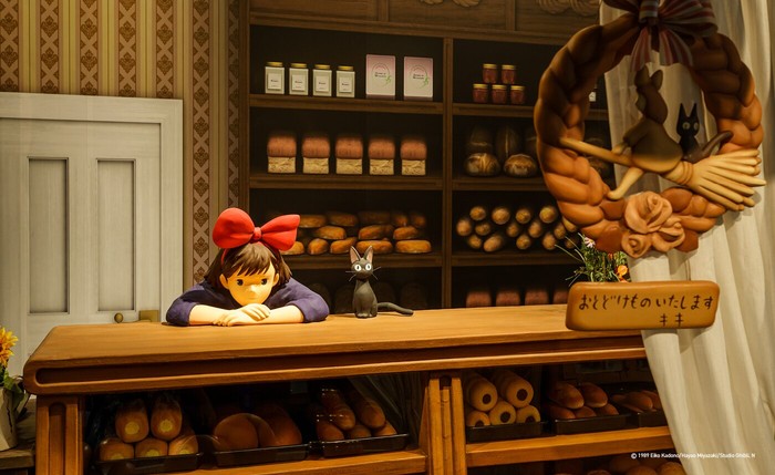 Saat berbincang bersama Beautynesia (13/6), Adrian George selaku Director of Programmes, Exhibitions, and Museum Services ArtScience Museum juga menceritakan bagaimana film-film Studio Ghibli selalu memiliki sosok karakter perempuan yang kuat––hal yang selaras dengan tema 