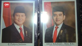 VIDEO: Foto Prabowo-Gibran Diburu. Omzet Pedagang Hingga 150 Juta