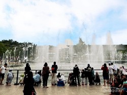 Menikmati Wisata Taman Modern nan Cantik Seluas 2,9 Hektar di Bandung