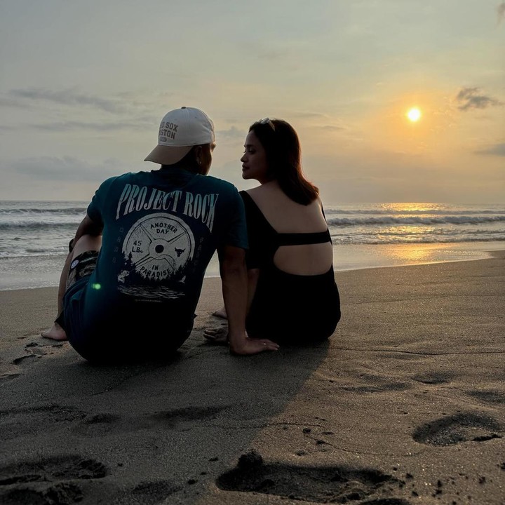 <p>Selama ini, rumah tangga Wendi dan Ayu tak pernah diterpa gosip miring. Pasangan beda usia 11 tahun ini juga sering tampil mesra di berbagai kesempatan. (Foto: instagram @wendicagur)<br /><br /><br /></p>
