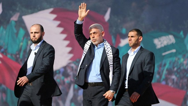 Pasukan pertahanan Israel (IDF) menyatakan mereka memburu adik bos Hamas Yahya Sinwar dan kepala militer kelompok ini.