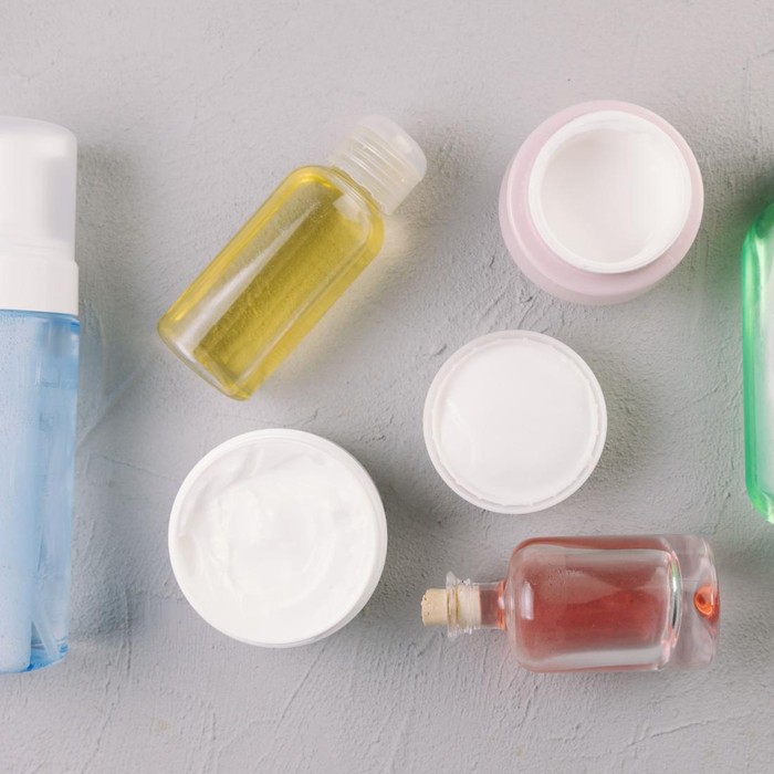 Banyak pengawet yang digunakan dalam produk skincare/Foto: Freepik/freepik