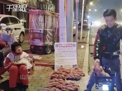 Begini 5 Aksi Bocah yang Mahir Jualan Seblak hingga Buah