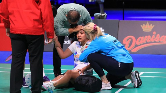 Pelatih tunggal putri Herli Djaenudin mengungkapkan kondisi Gregoria Mariska Tunjung yang mengalami cedera saat melawan An Se Young di Denmark Open 2024.