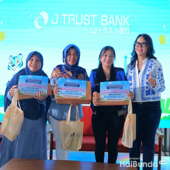 <p>Sementara itu, dari sisi keuangan, Lucky juga sempat membagikan tips mengajarkan anak-anak untuk hemat sejak dini. Acara ini kemudian ditutup dengan mini games dan pembagian hadiah menarik untuk Best Question dan Best Instagram Story. (Foto: HaiBunda/ Nathania Widya Chrissanti / Muhammad Hafiz Muharrom)</p>