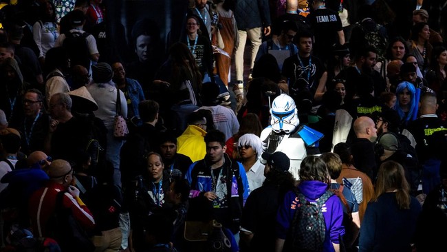 FOTO: Kostum-kostum Unik Warnai Comic Con New York 2024