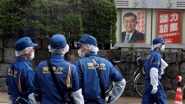 FOTO: Markas Partai Berkuasa Jepang Dilempar Bom Molotov