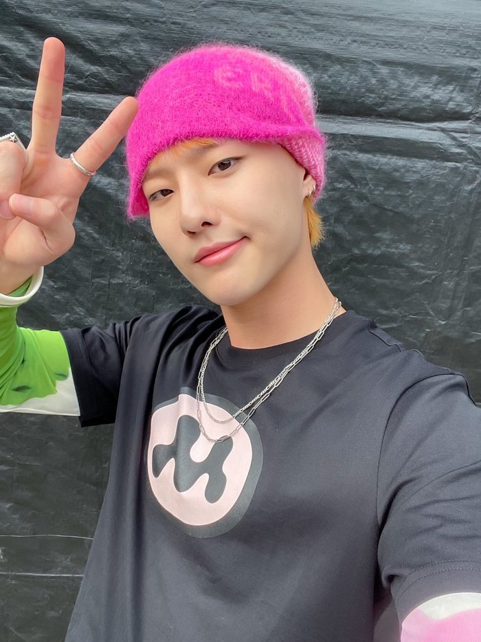 Menyadari kecintaannya pada musik, WOODZ menyelesaikan pendidikan menengah atasnya di Hanlim Multi Art School. Ia pun diketahui mengikuti audisi lebih dari 50 kali hingga akhirnya perjuangan dan dedikasinya membuahkan hasil. / Foto: x.com/c_woodzofficial