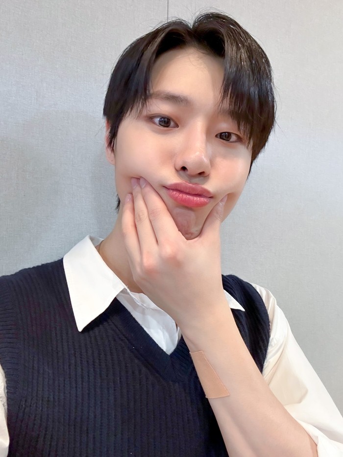 Namun, nama ‘Luizy’ hanya bertahan selama dua tahun sebelum ia memutuskan untuk mengubahnya menjadi WOODZ. ‘POOL’ yang dirilis pada 12 Mei 2018 menjadi single pertamanya menggunakan nama panggung baru. / Foto: x.com/c_woodzofficial