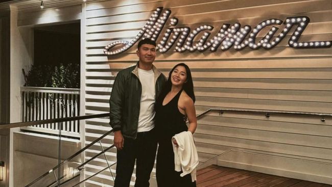 5 Potret Nikita Willy dan Indra Priawan Rayakan Ultah Pernikahan ke-4 Bersama Issa di AS