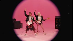 Pendapatan Fantastis Rose BLACKPINK & Bruno Mars dari Lagu 'APT.' di Agustus 2025