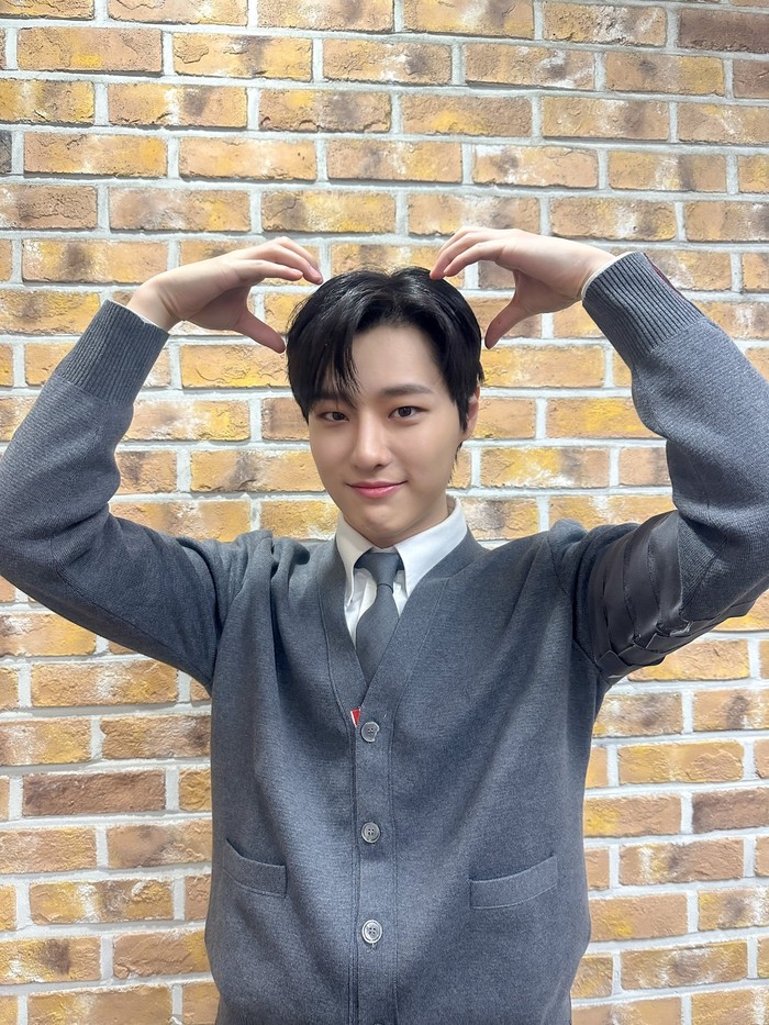 Setelah hampir dua tahun debut, WOODZ mulai mengepakkan sayapnya. Pakai stage name berbeda dengan yang sekarang, artis Korea yang terlahir dengan nama Cho Seungyoun ini resmi debut solo sebagai Luizy pada 29 Juli 2016. / Foto: x.com/c_woodzofficial