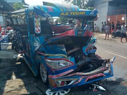Truk Tabrakan dengan Kereta Kelinci Rombongan Emak-emak di Klaten