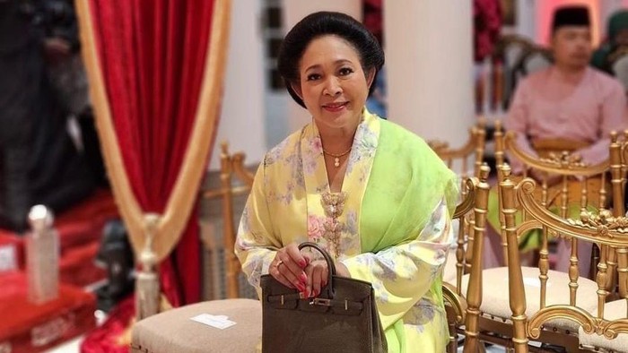 img-title Intip Gaya Kebaya Titiek Soeharto yang Elegan dan Berwibawa