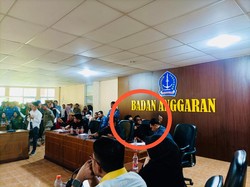 Honorer Minta DPRD Bone Kawal Aspirasi Meski Ada Legislator Selfie saat Rapat
