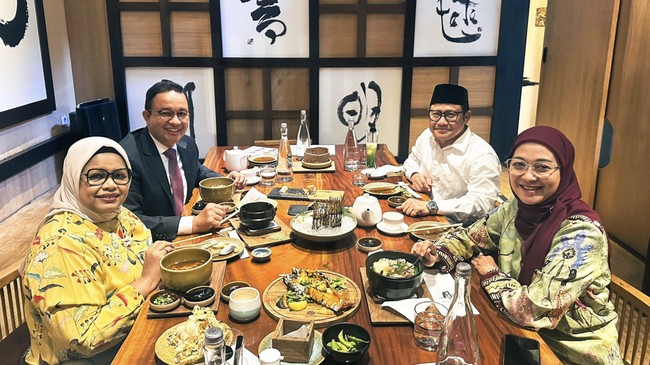 Mantan calon presiden Anies Baswedan santap siang berbareng Ketum PKB Muhaimin Iskandar (Cak Imin) usai menghadiri pelantikan Prabowo-Gibran, Minggu (20/10).