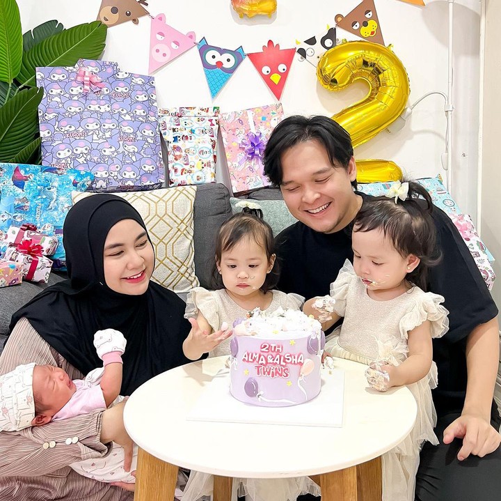 <p>Belum lama ini, Alma dan Alsha merayakan ulang tahun ke-2. Untuk pertama kalinya, Alma dan Alsha merayakan ulang tahun dengan status baru menjadi kakak. (Foto: Instagram @anisarahma_12)</p>