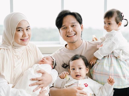 So Sweet! 7 Potret Momen Alsha dan Alma Putri Kembar Anisa Rahma Belajar Berbagi