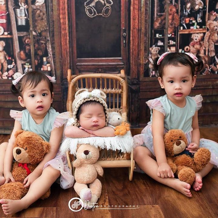 <p>Anisa berhapap kedua anak kembarnya ini bisa menjadi kakak yang baik untuk sang adik. Ia juga ingin ketiga anaknya ini kelak selalu akur dan saling menyayangi, Bunda. "<em>MasyaAllah</em> Alma Alsha, belum genap 2th udah punya adik.. Semoga bisa akur yaa, saling jaga, dan saling sayang," tulis Anisa. (Foto: Instagram @deetraphotography/ @anisarahma_12)</p>